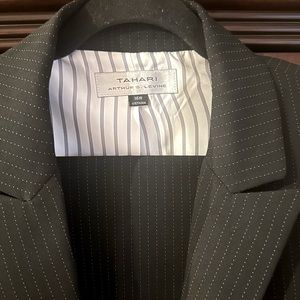 NWT Women’s TAHARI black/white pinstriped pants suit. Size 16W.